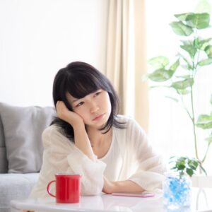 悩む女性 悩む女性